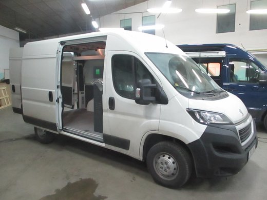 automobil s vestavbou