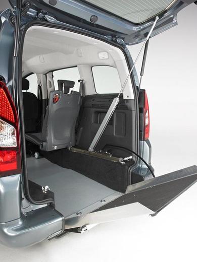 b nájezdová ramap el. otevíraná