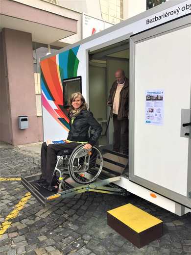 namontovaná lehká elektrohydraulická kazetová plošina