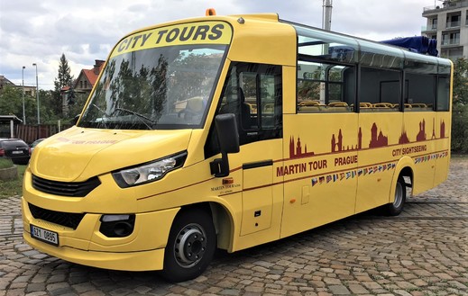 nalakovaný bus
