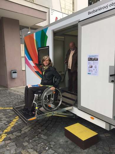 namontovaná lehká elektrohydraulická kazetová plošina