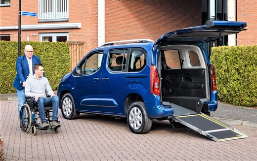 nové Rifter a Berlingo pro převoz vozíčkářů