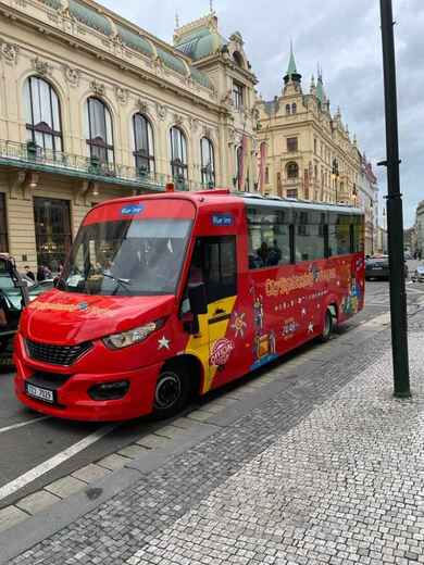 nový vyhlídkový autobus už slouží turistům
