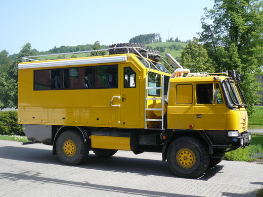 autobusová nástavba na terénní Tatře 4x4